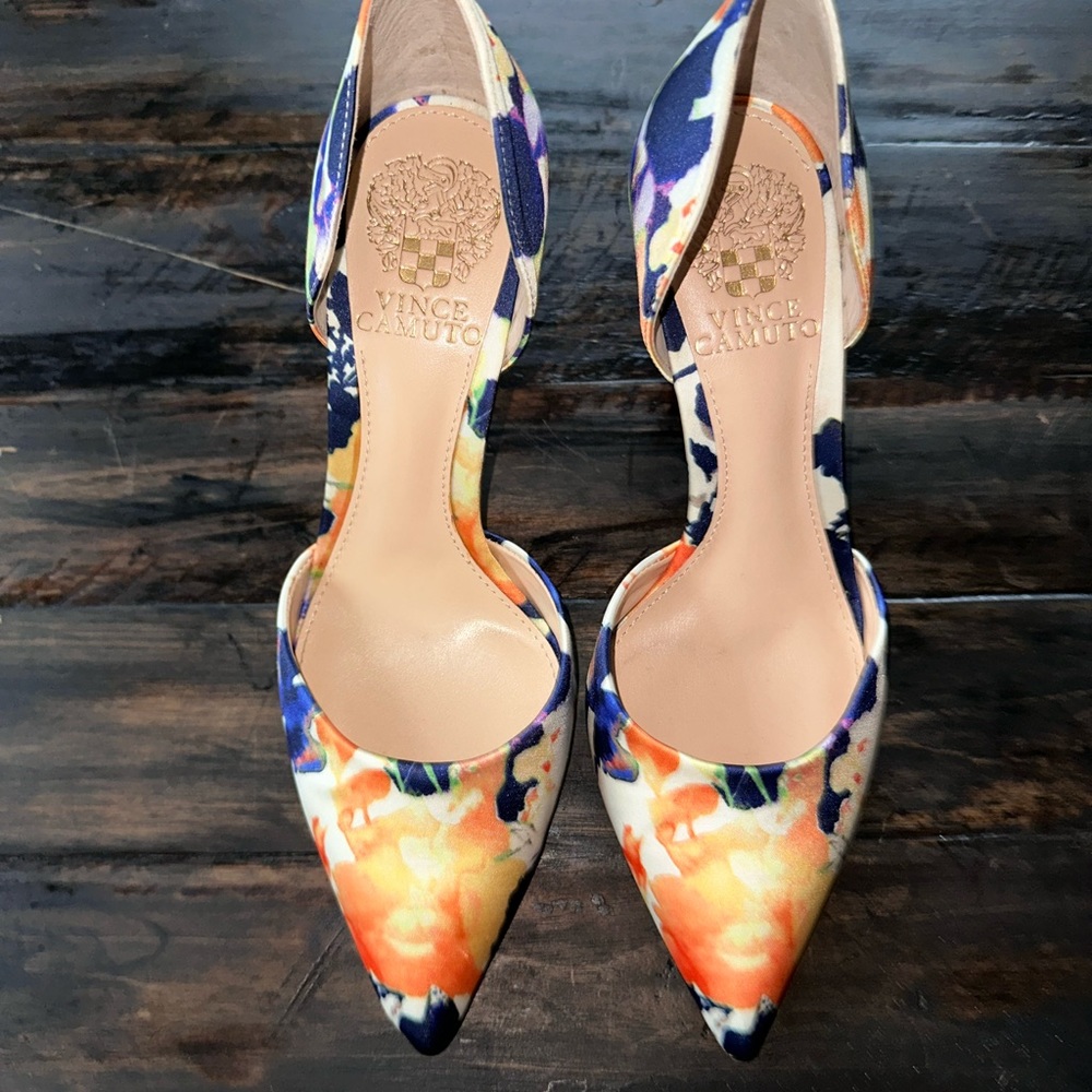 Vince Camuto Baletts Floral Heels Size 6
